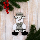 Мягкая подвеска "Снеговик в костюмчике с орнаментом лес" 8х14 см, серый   9692677